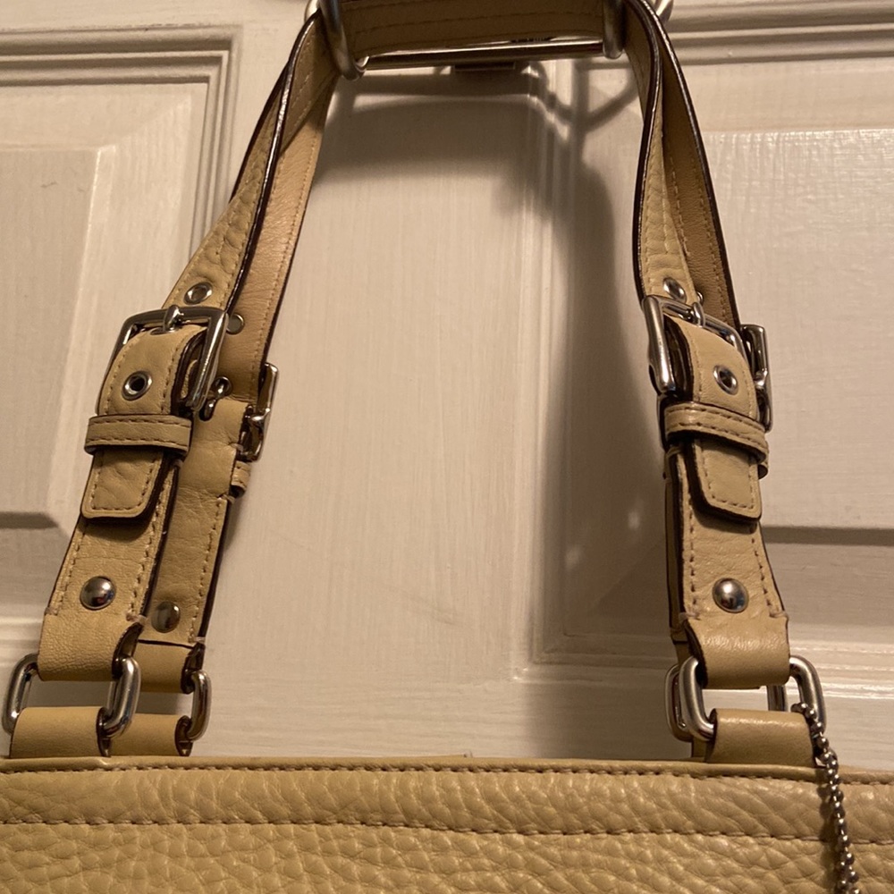 Coach pebbled leather shoulder bag EUC - Picture 5 of 11